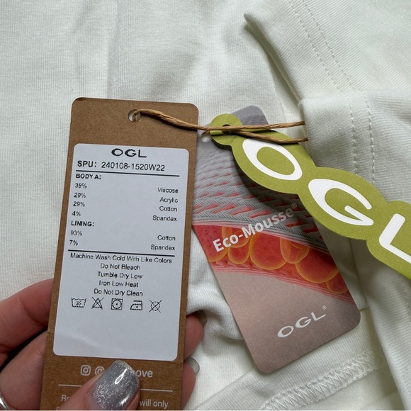 OGL ProWarm V-Neck Ruched Sides Brami Top XL White NWT Built-In Bra - Picture 5 of 6